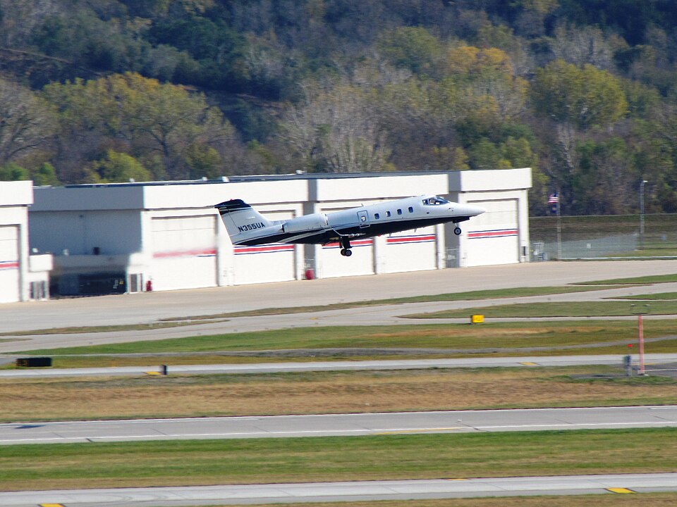 Bombardier Learjet 55