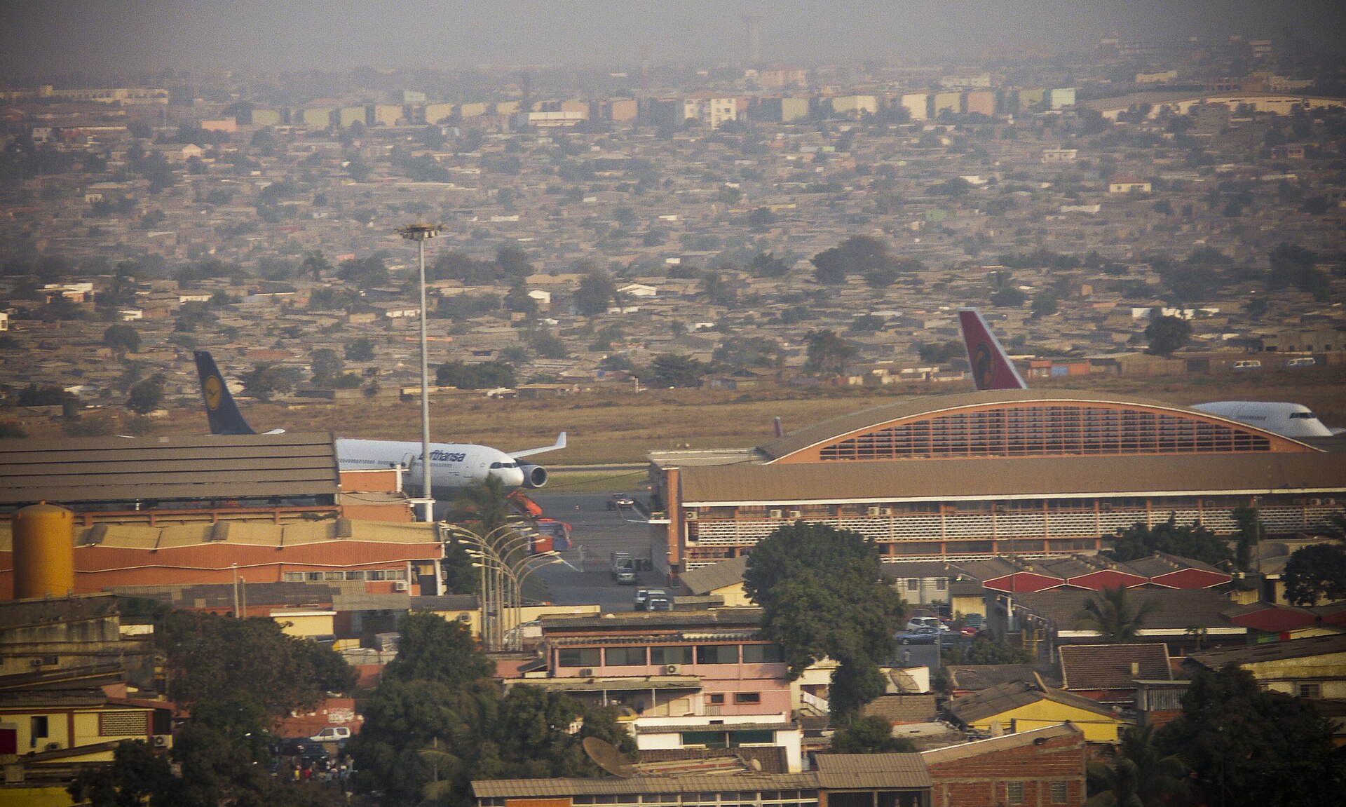 Quatro de Fevereiro Airport