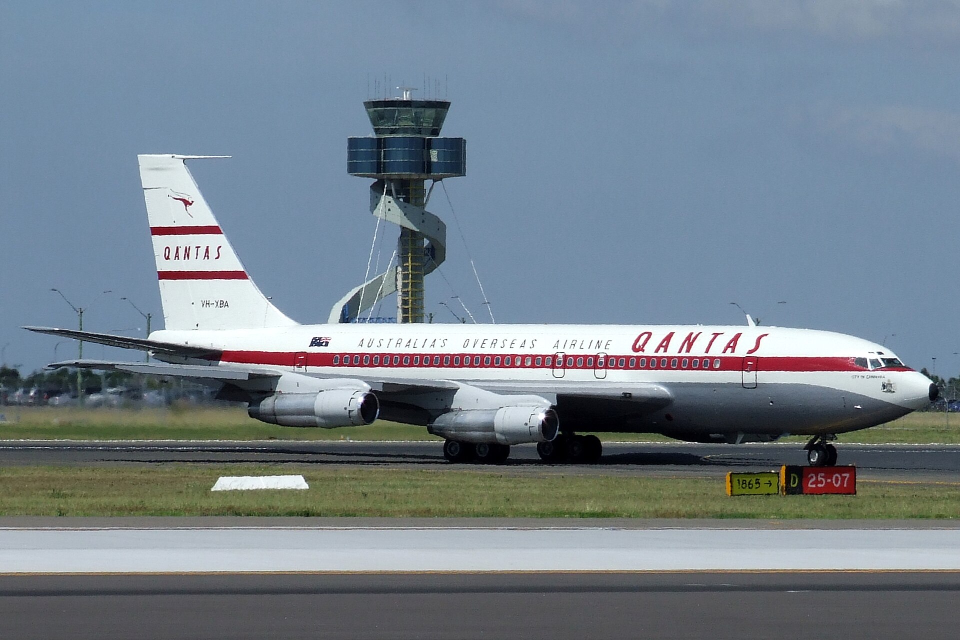 Boeing 707-138B